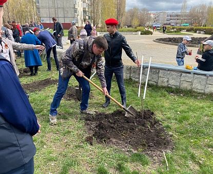 По инициативе руководства ОЭЗ «Липецк» в районе Матырского высадили аллею в память о ветеранах