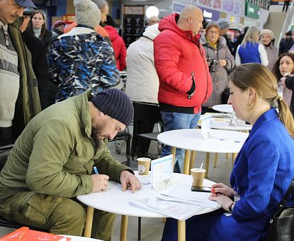 Более 150 человек посетили ярмарку вакансий «Кофе с работодателем» в городе Грязи