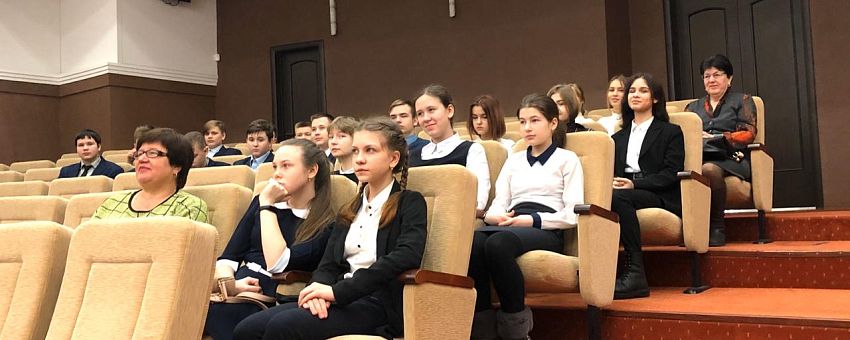 Учащиеся 8-9 классов школы № 37 им. В.Козадерова поселка Дачный оценили масштабы и возможности ОЭЗ «Липецк».