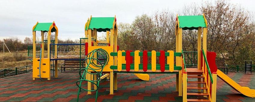 Резидент ОЭЗ «Липецк», Компания ТКК подарила селу Новый Ольшанец новую современную детскую площадку