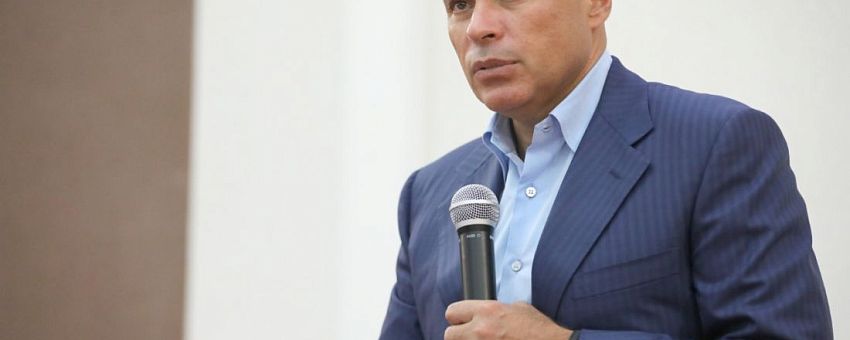 Игорь Артамонов провел диалог