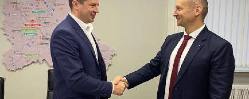 Роман Петрухин, генеральный директор ОЭЗ ППТ «Липецк» и Андреас Ф. Битци, генеральный директор консалтингового агентства «Кволети Партнерс» подписали соглашение о сотрудничестве