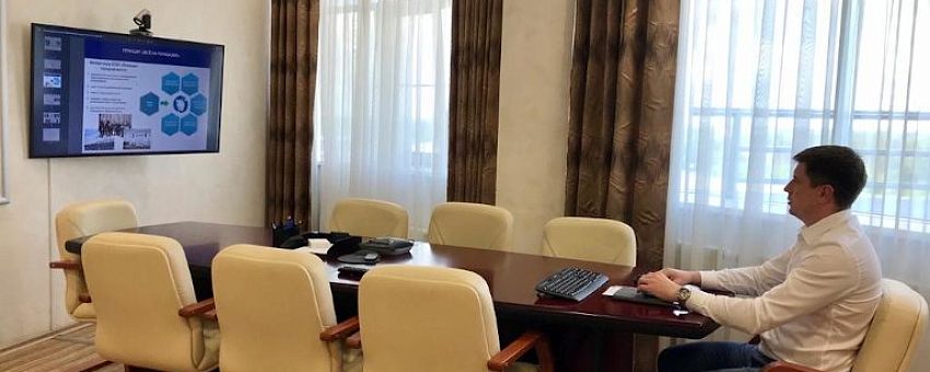 Роман Петрухин, презентовал ОЭЗ «Липецк» в рамках онлайн-вебинара «Практика деятельности единого центра обслуживания субъектов свободных экономических зон»